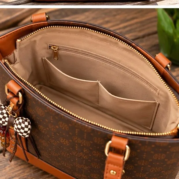 Bolsa marrom estampada com laço xadrez, foto 3 de 4