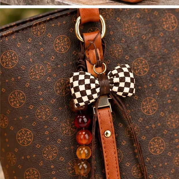 Bolsa marrom estampada com laço xadrez, foto 4 de 4